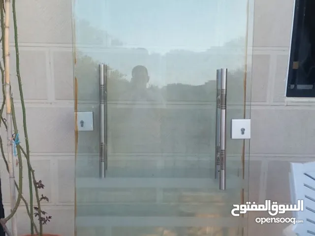 باب سوكريت قياس 3م * 3م للبيع بحالة ممتازة جدا مع اكسسواراته كاملة