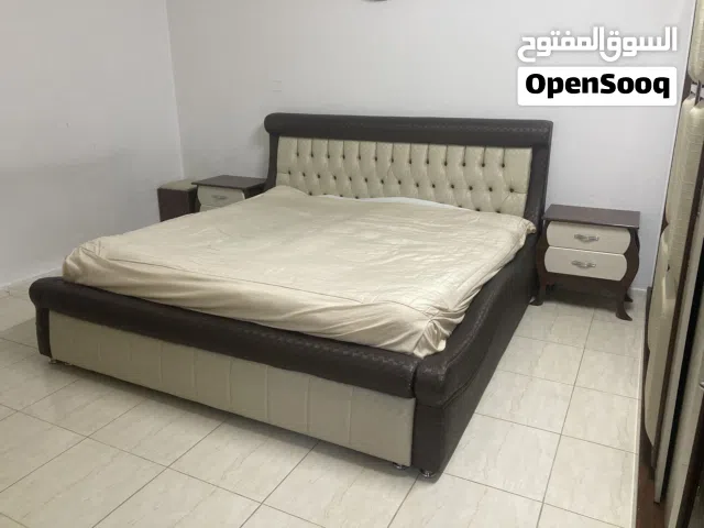 غرفة نوم كاملة مستعملة نظيفة بدون مرتبة