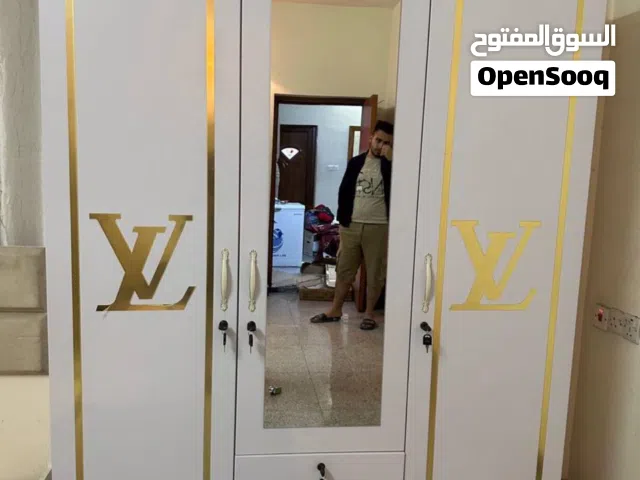 كنتور 3باب  موجود توصيل لجميع المحافضات للحجز والاستفسار يرجى مراسلتنا عبر صفحتنا........