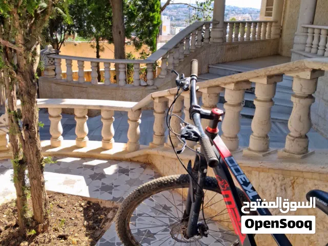 دراجتين هوائيتين من زوع ماس ممتازات جدا يحتاجن بعض الصيانه الخفيفه شكلهن الفخم سبع غيارات
