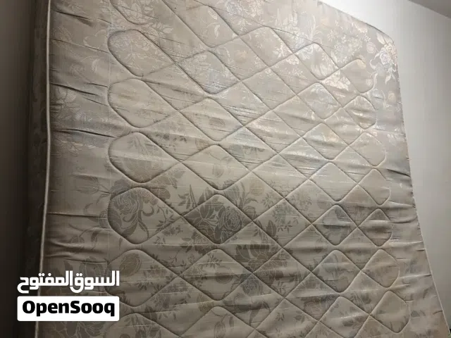 فرشة تخت مجوز بحاله جيده جدأ