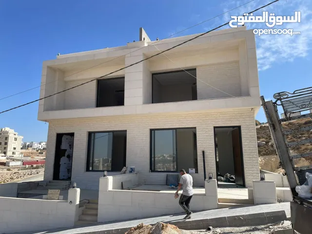 450 m2 4 Bedrooms Villa for Sale in Amman Rajm Amesh