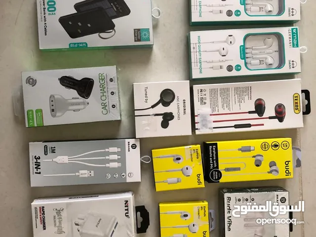 8سماعات و 2جارجين و 1باوربنك و 1شحن سيارة