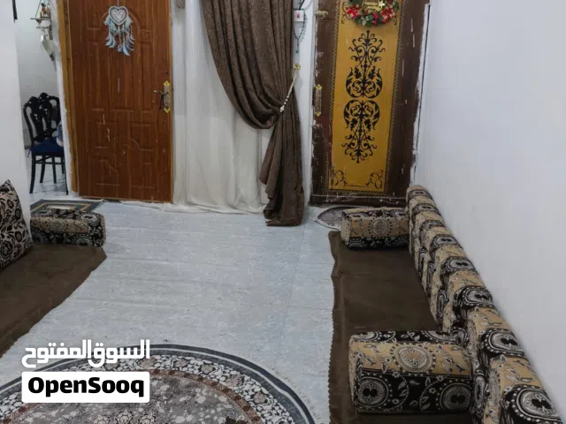 بيت تجاوز  البيت نظيف كولش السقف سندويج يحتوي ع غرفتين وهول ودولنيه وطارمه وحمام وتواليت