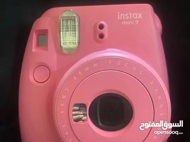 � للبيع: كاميرا Instax Mini 9 وردية – بحالة ممتازة
