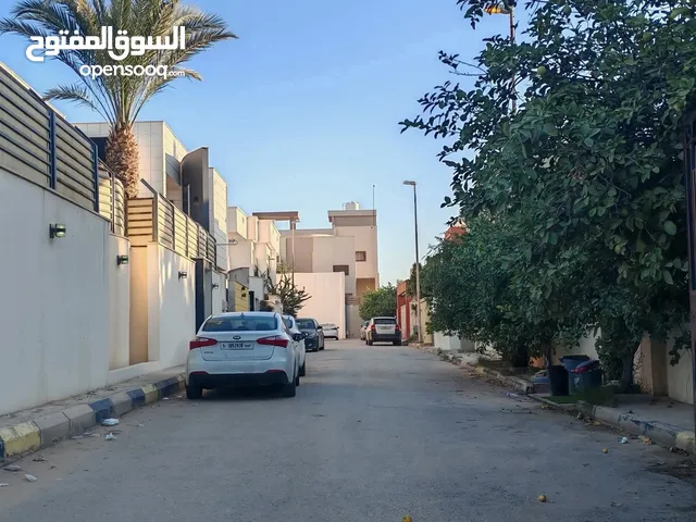 فيلا  500 متر واجهتين دورين خليجي وملحق با البيزمنت الفرناج العلاج الطبيعي