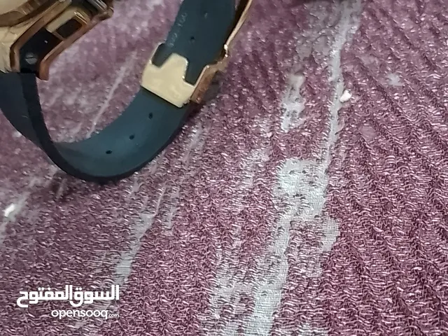 الساعه ثمينه للبيع