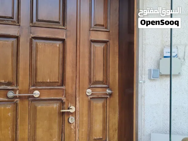باب خارجي كما يظهر بالصورة