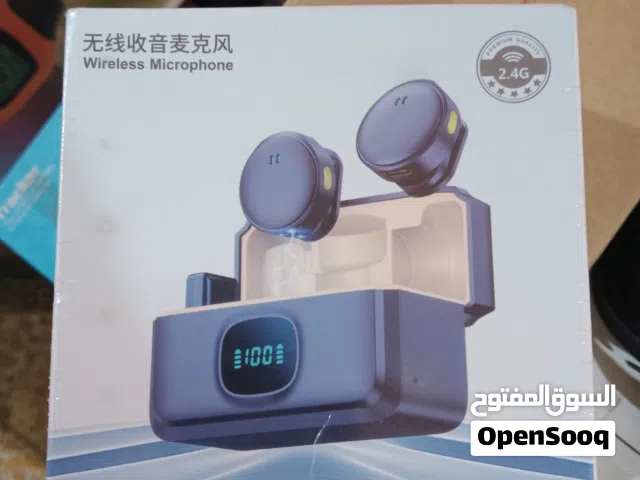 نك مايك لاسلكي مزدوج شحن tayp-c احترافي لاصحاب البثوث والصحفيين وايرايس 2.4G كيس بور بنك مع شاشة