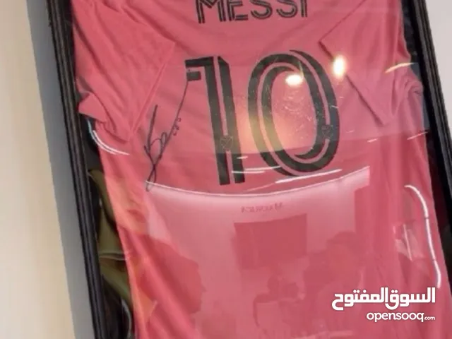 تيشريت عليه توقيع مسي الشخصي