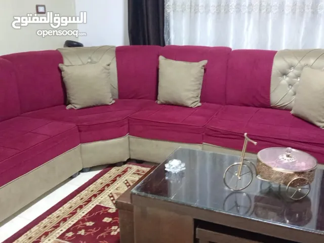 طقم غرفة جلوس مع 4 طاولات سيرفس ومع طاوله وسطيه