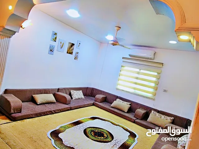 مجلس ارضي 180 دينار