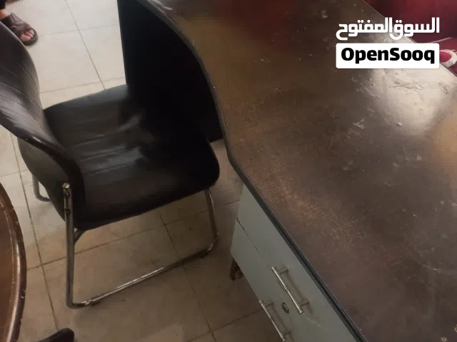 مكتب + كرسي جلد بحالة ممتازة