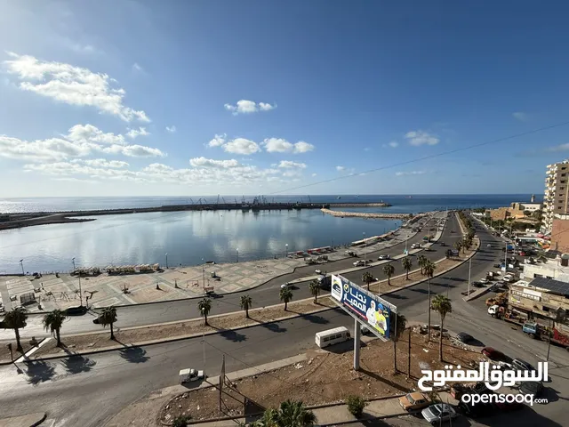 شقة نصف مفروشة كاشفة صيدا من كل الجهات على الكورنيش البحري في صيدا للبيع