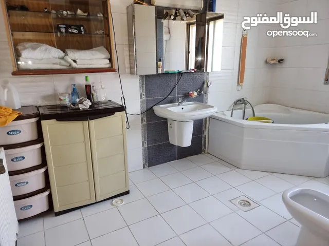 327m2 3 Bedrooms Apartments for Sale in Amman Al Kamaliya