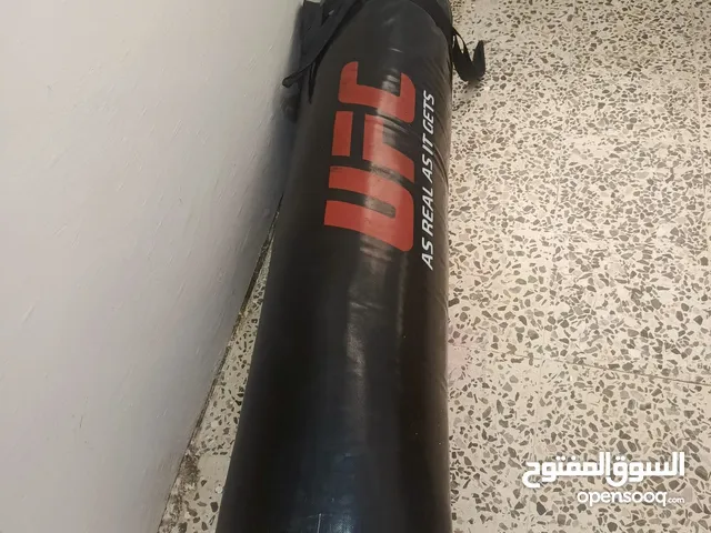 كيس ملاكمه استخدام اقل من شهر الطول متر و30 السعر 50 هديه معها جنزير طبعا بحال الجيد والممتاز