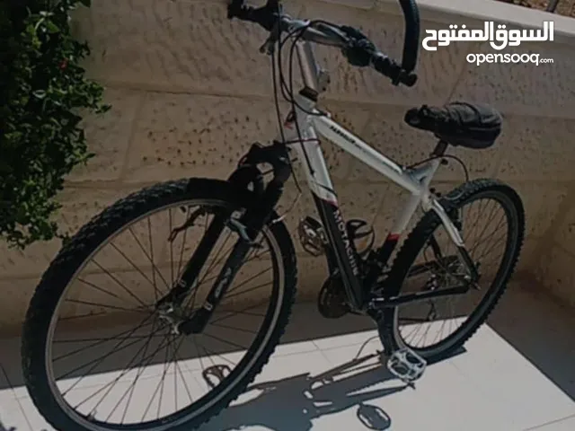 دراجة هوائية بحال جيد مع غيارات