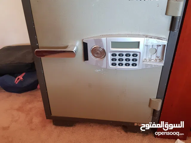 خزنة حديد مستعملة  للبيع