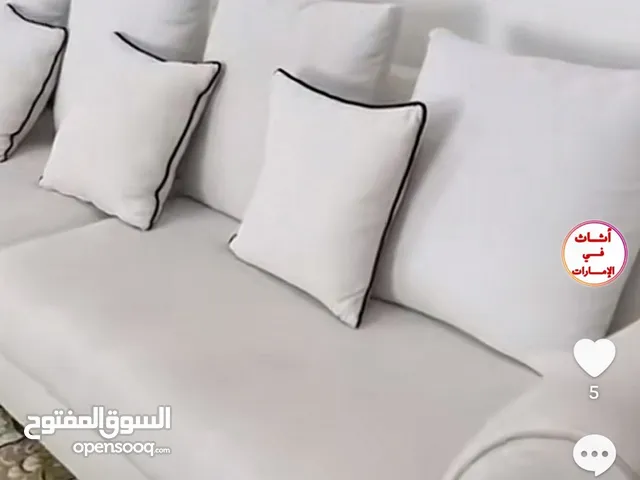 كنب وطاولات بسعر قابل للتفاوض