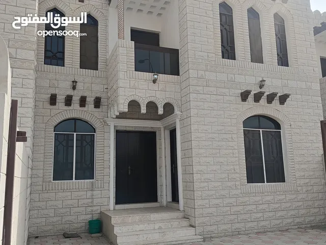 200 m2 5 Bedrooms Villa for Rent in Al Batinah Sohar