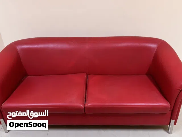 كنب جلد احمر حالة ممتازه
