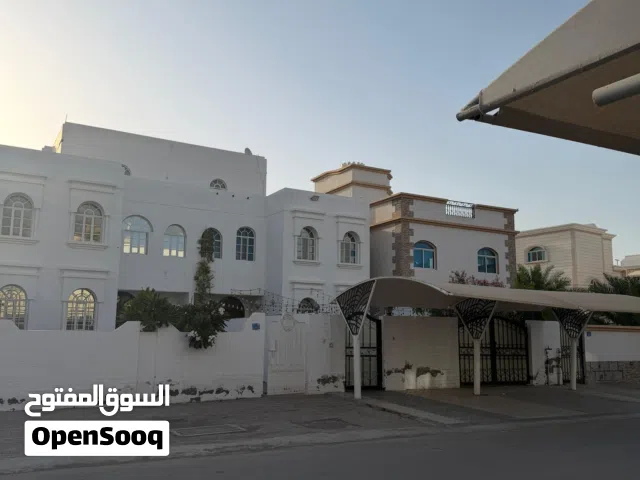 جزء من توين فيلا في العذيبه