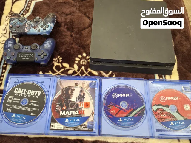 بلايستيشن 4 سليم مستعمل بحالة الوكالة معاها اربع سيديات و ايادي ثنتين