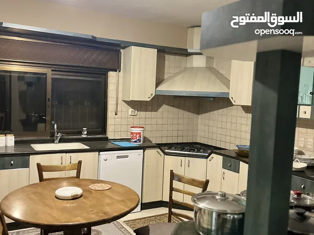200 m2 3 Bedrooms Apartments for Rent in Ramallah and Al-Bireh Al Irsal St.