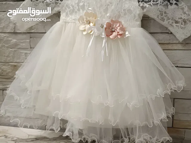 فستان ابيض  مع الحذاء