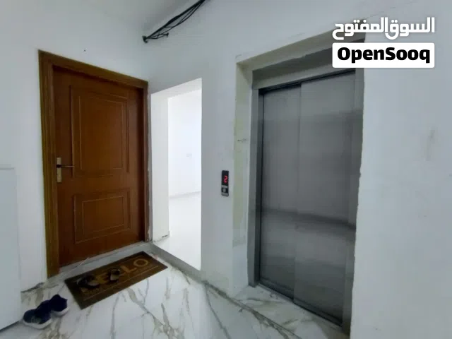 شقه في الساعي للايجار نظيفه وجديده ب700