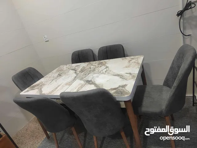 ميز وكراسي للبيع