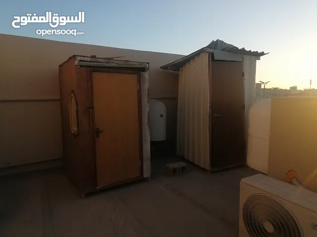 للبيع حمام واحد تانكي عدد 3 ستور العدد 1 سكلة العدد واحد