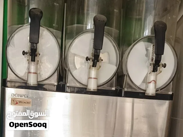 ماكينة سلاش أستعمال مرة واحدة أواخر الصيف الماضي  جديد سعرها 1100 رح ابيعها 650 دينار السعر نهائي.