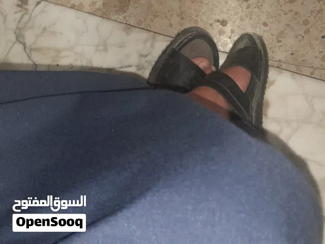صاله مساحتها 50 متر 2 سرانتي سوق الجمعه شارع العروبه شاهد الوصف تواصل هاتف واتس