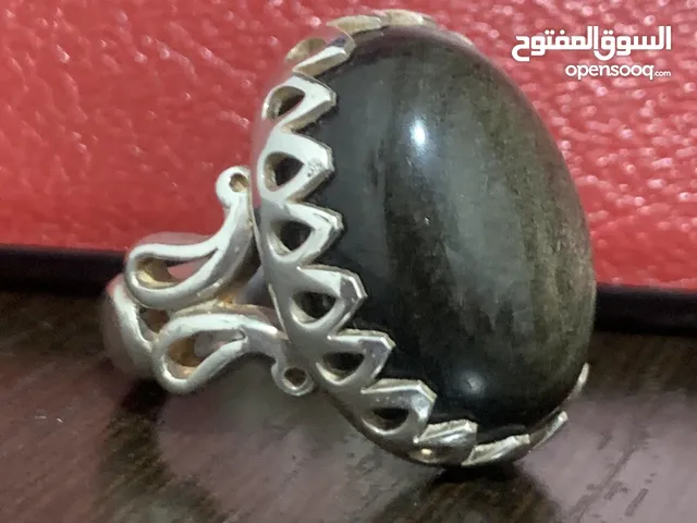 خاتم فضة ثقيله شغل يدوي متقن متوج بحجر كريم