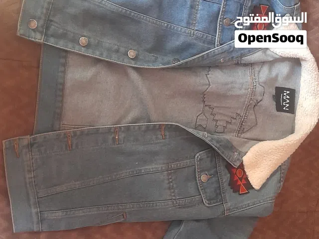 جاكيت جينز للبيع مقاس M بسعر 10 دنانير