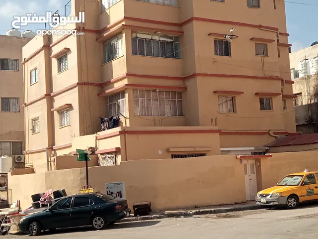 عمارة سكنية للبيع بدخل (11%) عمان - جبل النزهة قريبة من جميع الخدمات مساحة الأرض (392م) على شارعين
