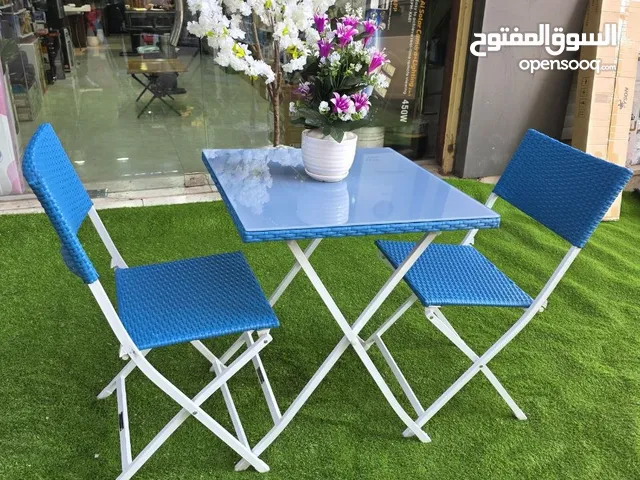 طقم الجلسة الخارجية الأنيق... طاولة مع كرسي عدد 2  حضّر قهوتك واستمتع طقم عملي، خفيف، ثابت، وبيلف .