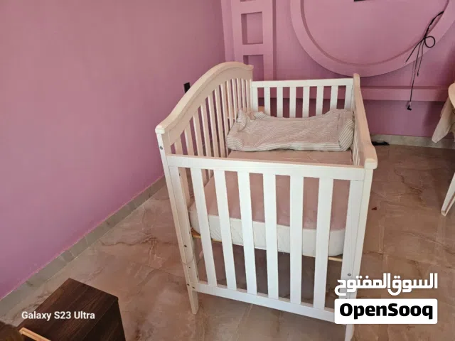 سرير أطفال شبه جديد أصلي