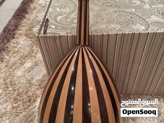 عود تامر الأسمر عود في حاله جدا جدا ممتازه و عود احترافي و لتعلم و الاحتراف العود عليه أوتار جديده