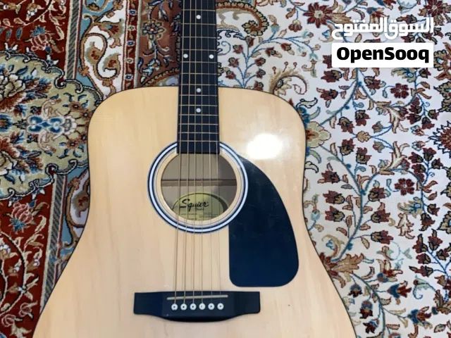 للبيع جيتار Squier SA-150 الأصلي بحالة جيدة جدًا، مناسب للمبتدئين ومحبي العزف، بسعر ممتاز.