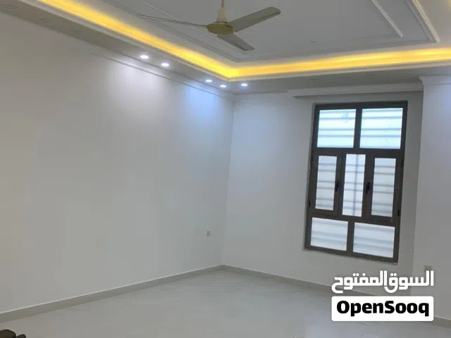 للايجار شقه حديثه غير مسكونه تحتوي على 4غرف