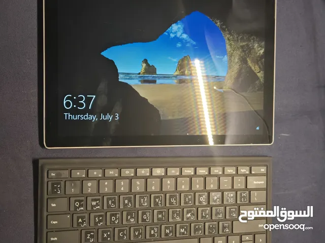 للبيع Surface Pro 7 بحالة ممتازة ملحقاته الأصلية