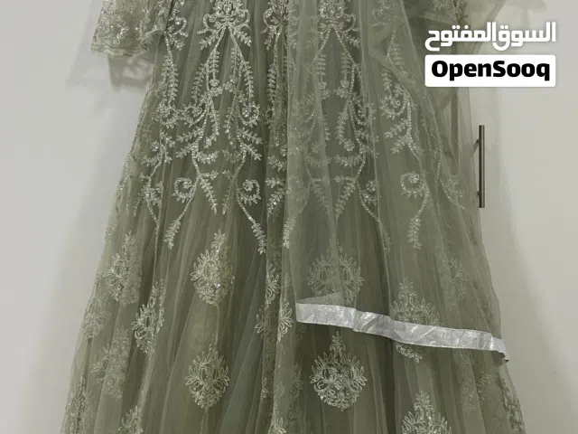 فساتين للبيع