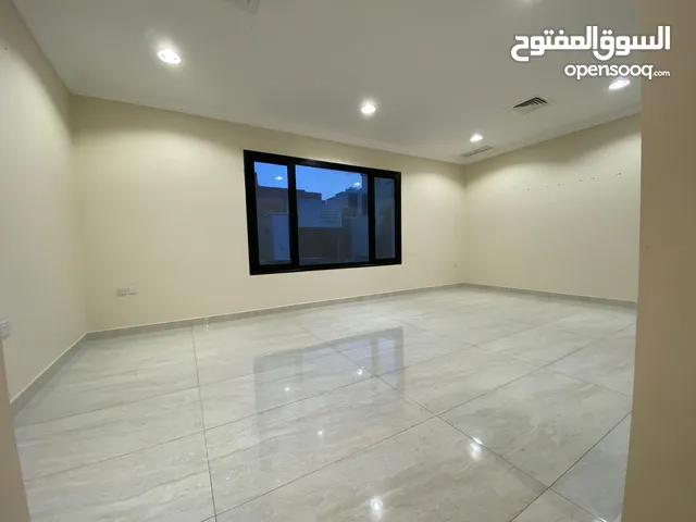 للإيجار شقة 4 غرف نوم