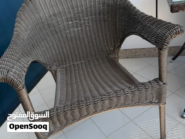 طقم جلوس خارجي مع طاولة