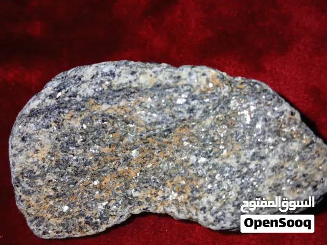 حجر كريم للبيع