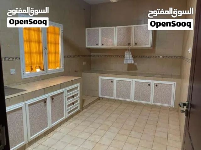 شقه للايجار الشهري [صحار طريف] شامل مايه وكهرباء واي فاي