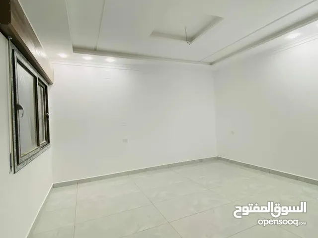 شقة جديدة للإيجار في عين زارة ع رائيسي شارع النجمة بالقرب من مسجد صلاح الدين ب 1750دينار
