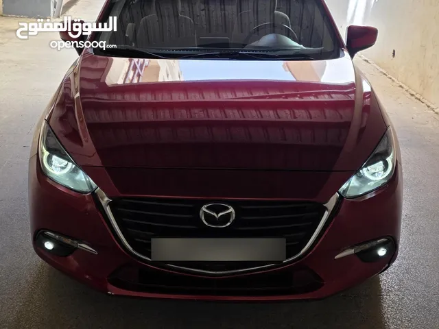 مازدا 3 2018 لون خمري بحالة ممتازة للبيع